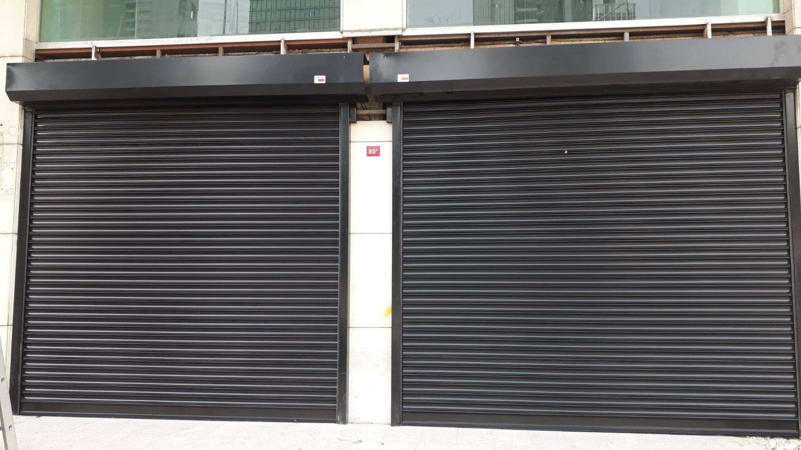 Çekmeköy’de dükkan için uygulanan otomatik kepenk örneği